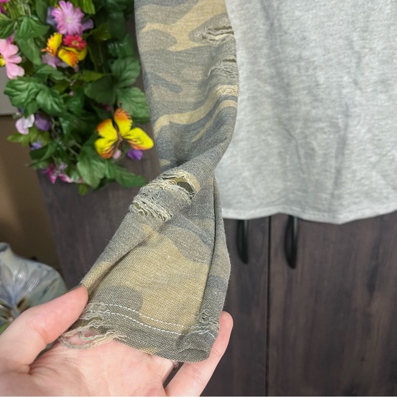 ~💙2/$40💙12pm by Mon Ami Distressed Cowl Neck Camo Printed Sweater Size Small - Picture 9 of 16